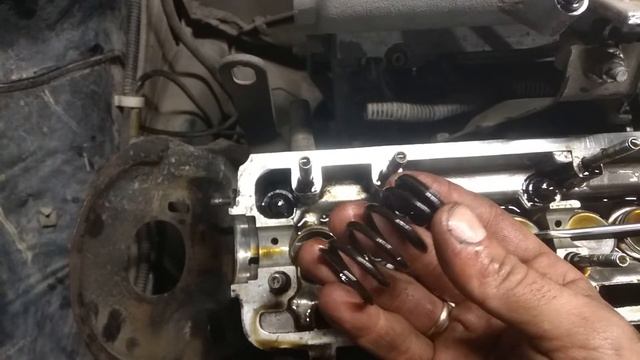 ЗАМЕНА МАСЛОСЪЕМНЫХ КОЛПАЧКОВ ,8 КЛАПАННЫЙ ВАЗ,НЕ СНИМАЯ ГБЦ смотреть онлайн