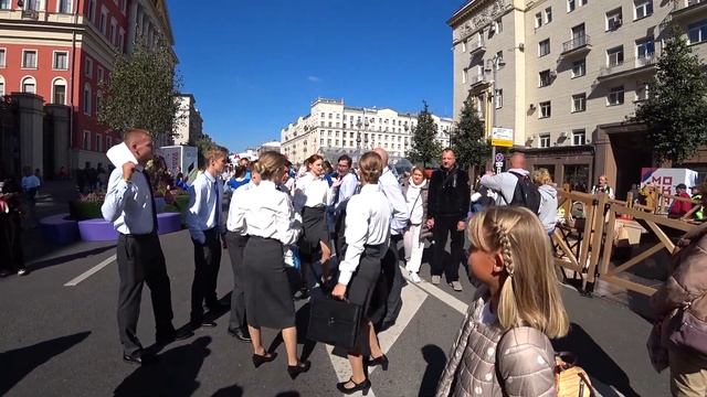 МОСКВА. ОТМЕЧАЕМ ДЕНЬ ГОРОДА НА ТВЕРСКОЙ УЛИЦЕ. 875 ЛЕТ ГОРОДУ. смотреть онлайн