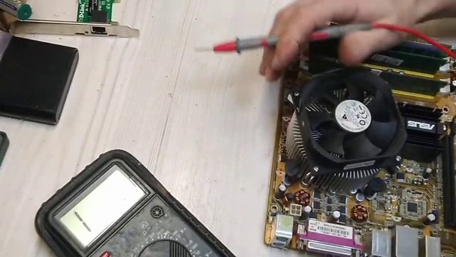Ремонт материнской платы ASUS, перепайка конденсаторов смотреть онлайн