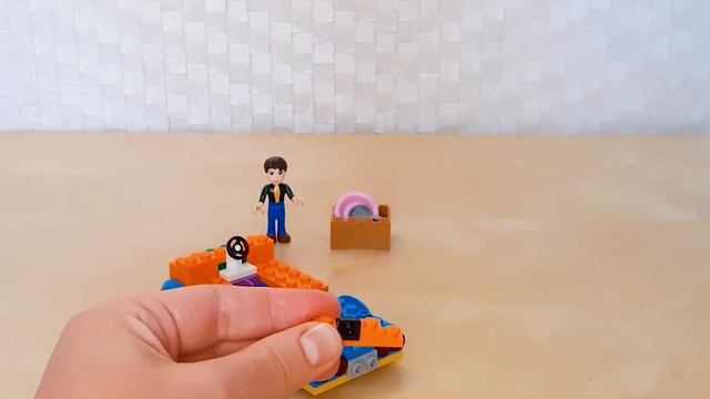 LEGO Friends Большой дом на главной улице №2: ГРУЗОВИК смотреть онлайн