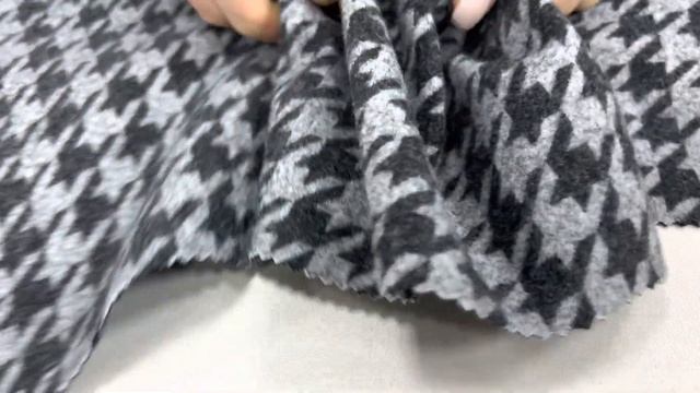 Стильное пальто с принтом гусиная лапка. Ткань для пальто. смотреть онлайн