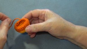 Мастер класс  Как связать маленькую белочку крючком