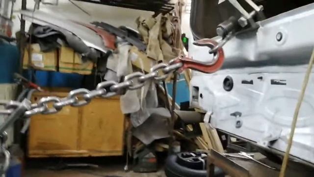 W Polo седан удар под крышку багажника смотреть онлайн