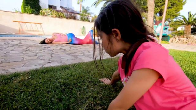 La Sirena está Embarazada de 9 Meses y va a tener el bebe en la Piscina Abandonada! смотреть онлайн