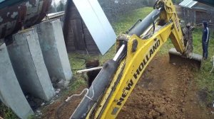 В ДЕРЕВНЕ.ЭКСКАВАТОР ПОГРУЗЧИК NEW HOLLAND B115B