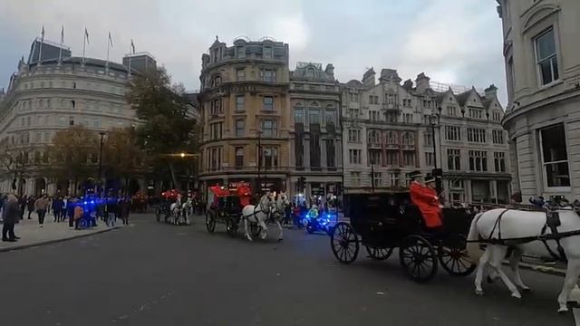 A day at Trafalgar square: Center of London, Westminster . смотреть онлайн