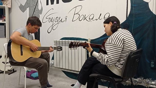 Провожу урок по гитаре для Сони #гитара #guitar #урокигитары #обучениегитаре #игранагитаре #lessons смотреть онлайн
