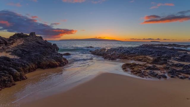 8 HOURS Of Fascinating Sunset Over The Tropical Beach With Calming Waves Sounds (4K UHD)