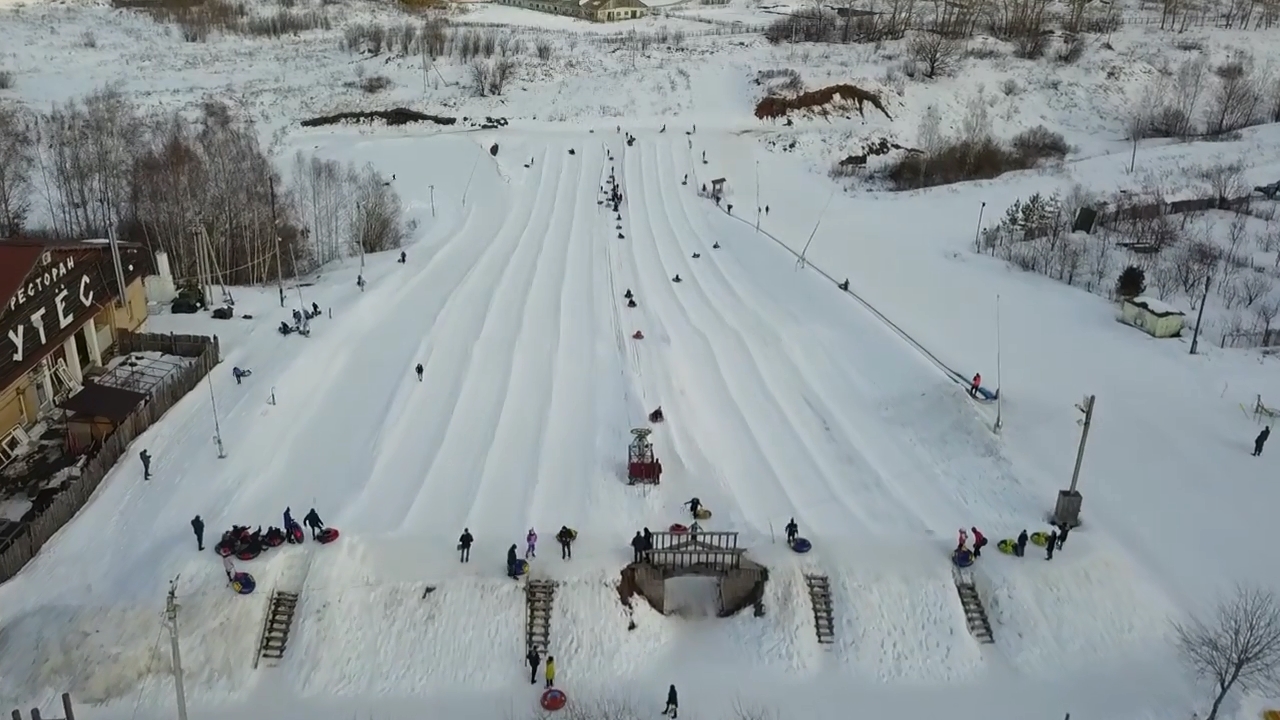 Тюбинговый склон с высоты птичьего полета.mp4 смотреть онлайн