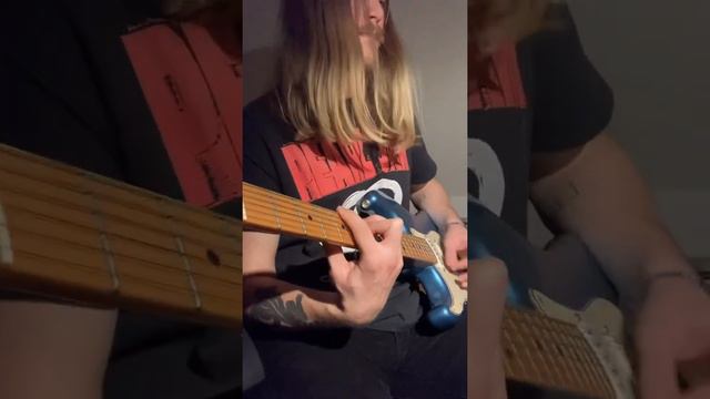 Random Thursday riff. Sounds pretty cool if you ask me! #guitar #stratocaster #rock #blues #fender смотреть онлайн