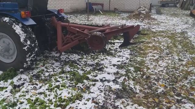 Самодельный трактор!!пахота по снегу,просто класс!!! смотреть онлайн