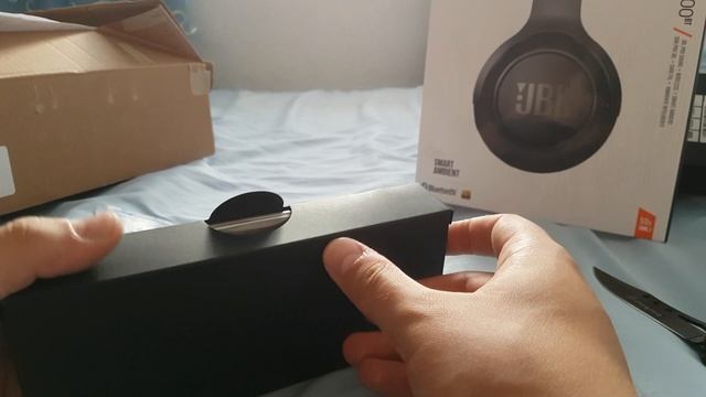 Unboxing of my new JBL Club700BT headphones! смотреть онлайн