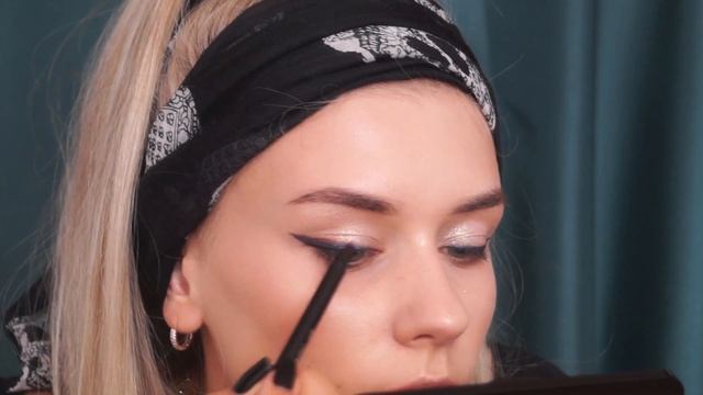 Розтушована стрілка / Урок макіяжу смотреть онлайн