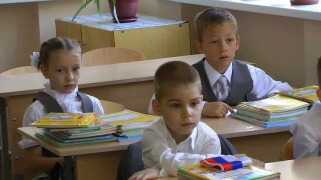 Первый звонок - 1 сентября - 1 класс - День знаний смотреть онлайн