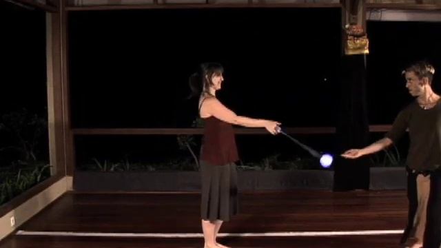 Beginner Poi Dancing Lesson: Playing with Planes смотреть онлайн