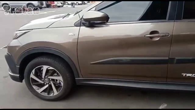 REVIEW MOBIL-MOBIL YANG PALING BANYAK DI PARKIRAN MART смотреть онлайн