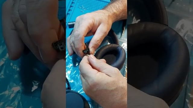 WH-1000XM4 Left Slider Pivot Removal смотреть онлайн