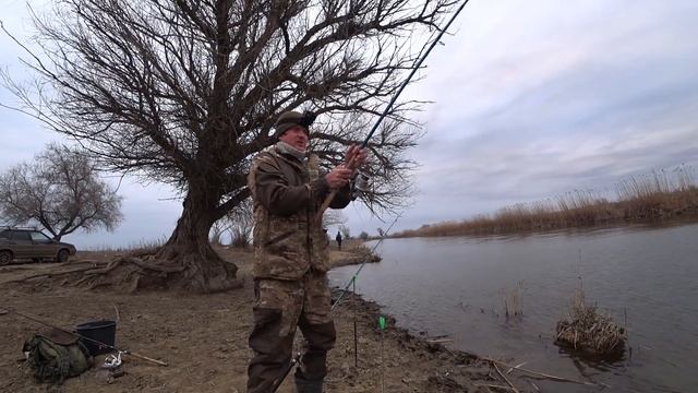 Рыбалка в Астрахани! Попали на раздачу крупного Карася! Весенняя рыбалка 2022 смотреть онлайн