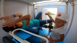 Дети и Машина скорой помощи. Манкиту