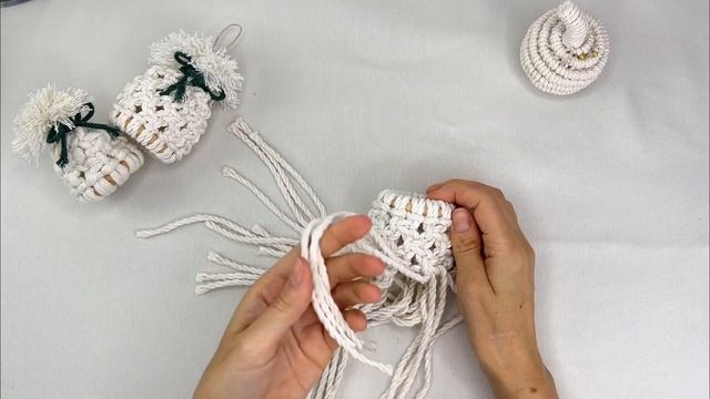 DIY Santa's Hat / Cute Gnome Hat Macrame Tutorial / Christmas Tree Decorations / Xmas Decor Ideas смотреть онлайн