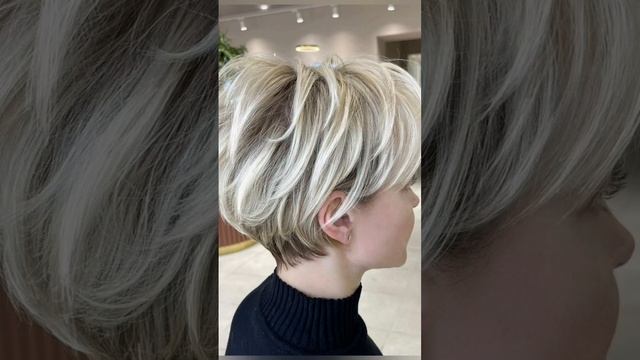 Градуированные стрижки на светлые волосы которые смотрятся великолепно #shorts #стрижка #волосы смотреть онлайн