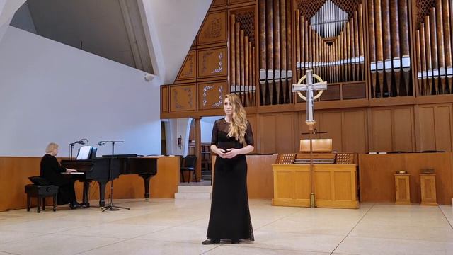 Song to the Moon from Rusalka by Dvořák Sarah Fletcher Soprano and pianist Glenda Williams смотреть онлайн