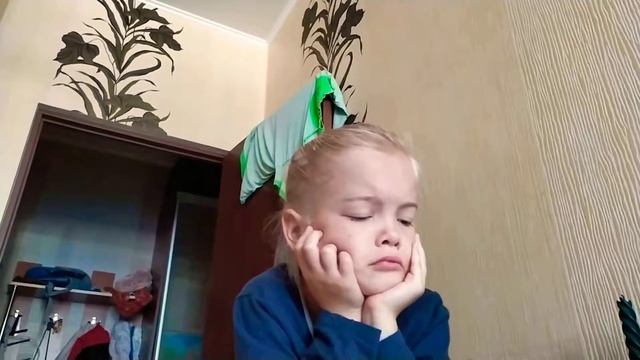 Слезы за решением заданий школьной программы.  Все тяготы семейного образования?