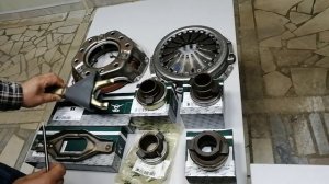 Сцепление УАЗ. Выжимной подшипник с муфтой и вилка УАЗ. В этой части о старом лапковом сцеплении.