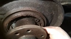 Замена колодок ручника с сюрпризом на Опель Омега Б.