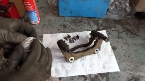 Замена передних тормозных дисков и колодок тойота авенсис .Toyota Avensis 2010 г.в.