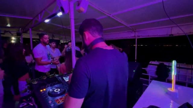 Groovy House & Classics Mix at a Boat Party in Lisbon (Defected, Toolroom, Glitterbox) | KODE86 смотреть онлайн