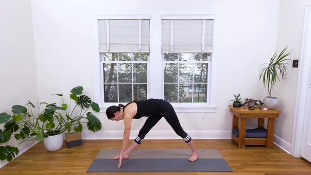 TRUE - Day 25 - BE AWARE | Yoga With Adriene смотреть онлайн