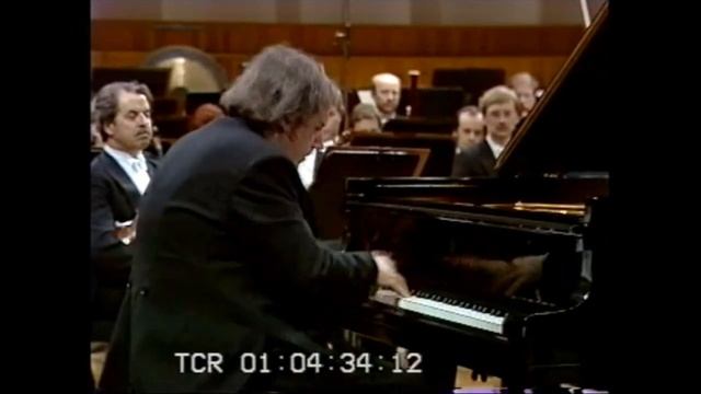 Grigory Sokolov plays Chopin Etude Op.25 No.12 in C minor "Ocean" - Video 1987 смотреть онлайн