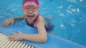 Учимся плавать. Большой бассейн.