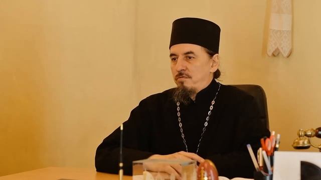 "Батюшка, подскажите, откуда пошла традиция для женщин надевать в храм юбки?" смотреть онлайн