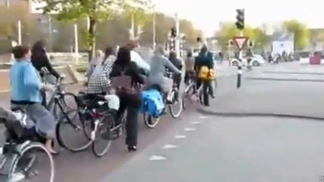 Час пик в Нидерландах смотреть онлайн