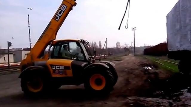 JCB 541-70 разгрузка биг бегов. смотреть онлайн