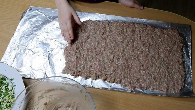 Мясной рулет. ОЧЕНЬ ВКУСНЫЙ рулет из мясного фарша!!! смотреть онлайн