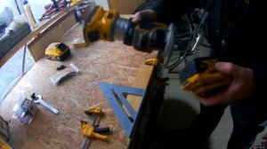 Аккумуляторный фрезер DEWALT DCW600B