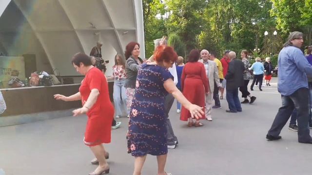 ДЕВОЧКА В ПЛАТЬЕ ИЗ СИТЦА!???/ТАНЦЫ В ПАРКЕ ГОРЬКОГО ХАРЬКОВ МАЙ 2021 смотреть онлайн