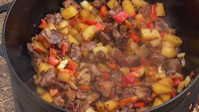 Лагман со свининой в казане на костре смотреть онлайн