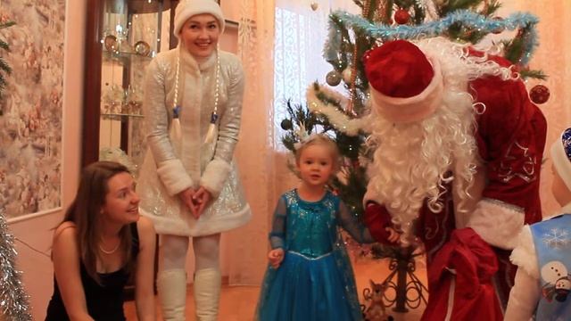 Вероника поёт песенку-В лесу родилась ёлочка смотреть онлайн