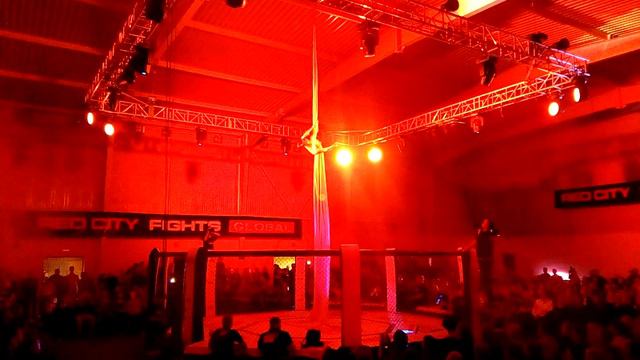 Выступление гимнастки на турнире Red city fights смотреть онлайн