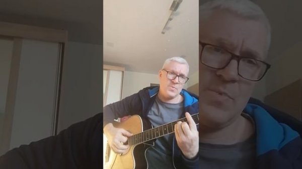 А я милово узнаю по походке