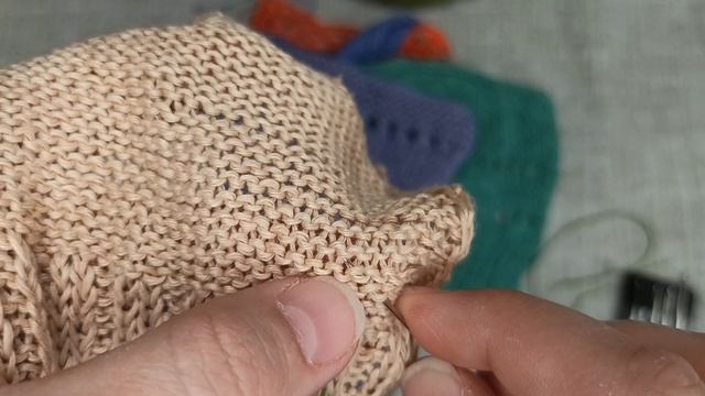 Прячем кончики. В резинке и глади. смотреть онлайн