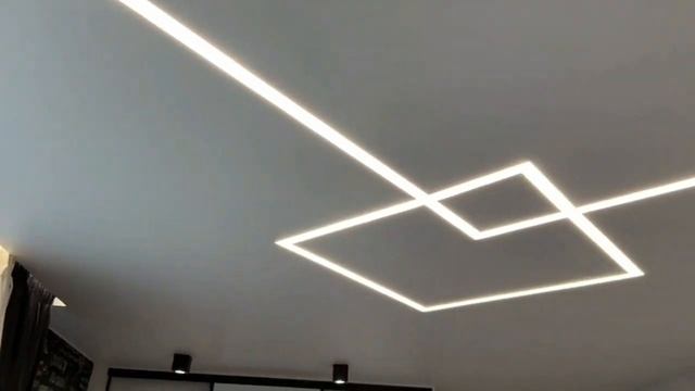Световые линии и скрытый карниз с LED-подсветкой на натяжном потолке смотреть онлайн