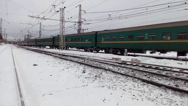 Электровоз ЧС7-063 с поездом№048Щ Кишинёв-Москва станция Нара 28.01.2017 смотреть онлайн