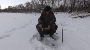Малые реки Черноземья. Зимняя ловля на мормышку и балансиры.mp4