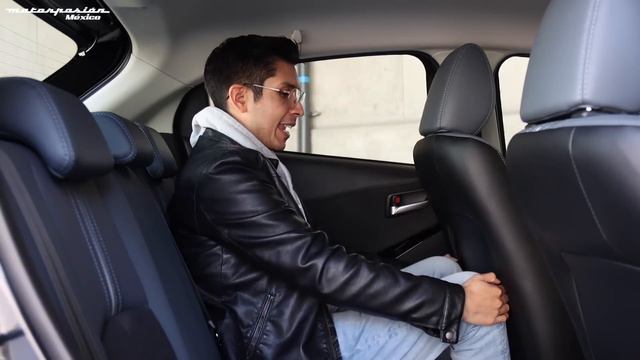 Mazda2 Carbon Edition 2023, a prueba: desafía a los hatchbacks con más equipo y menos precio смотреть онлайн