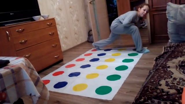 Игра в твистер смотреть онлайн